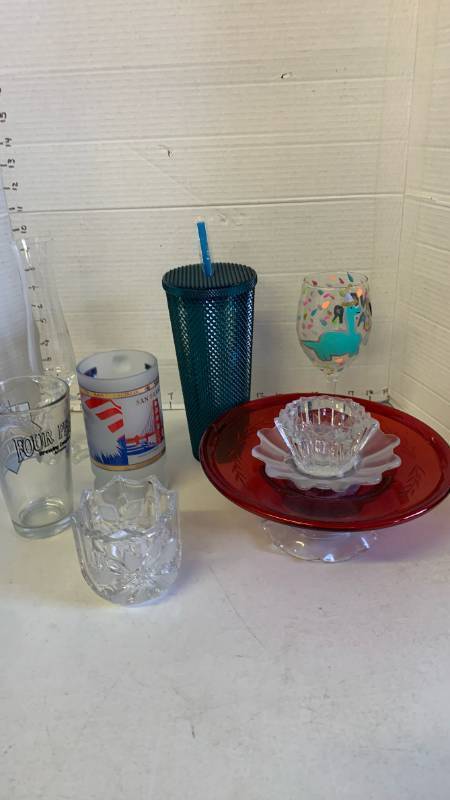 lot 3084 image: Glasses, candle holders and travel tumbler