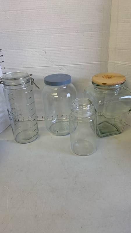 lot 3086 image: Glass jars and canisters