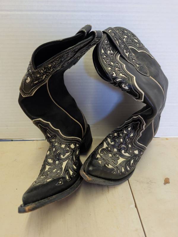 lot 3118 image: Ariat Cowboy Boots Size US 6.5B