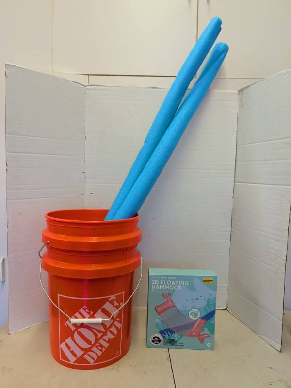 lot 3200 image: Bucket, pool noodles and inflatable