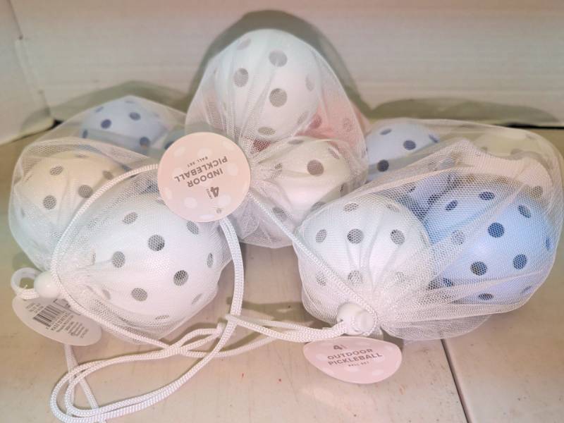 lot 3216 image: Pickleball Balls
