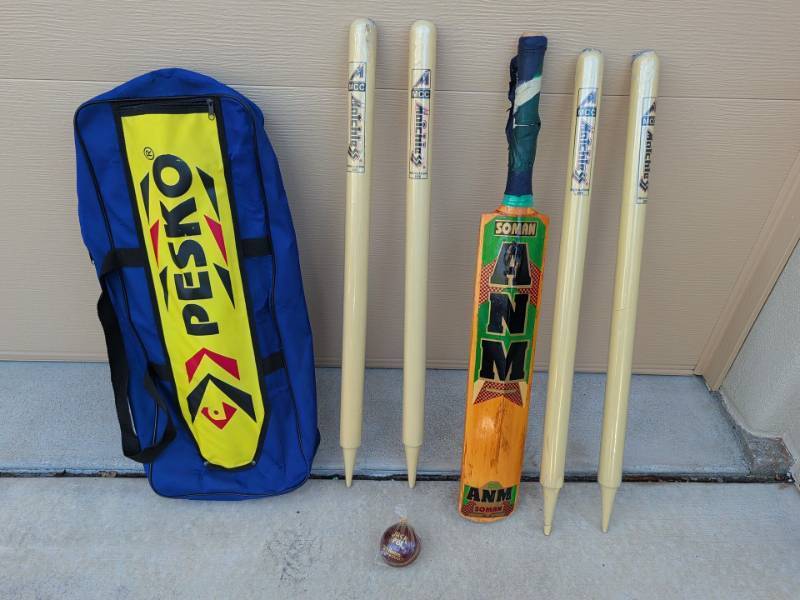 lot 3218 image: SOMAN ANM Cricket Bat with 4 Stumps and PESKO Carry Bag