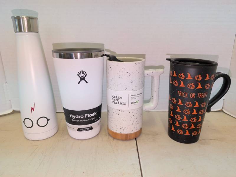 lot 3307 image: Lot of 4 Drinkware Hydro Flask 28 oz Tumbler, Ello 16 oz Ceramic Travel Mug
