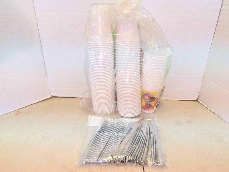 lot 3311 image: Disposable Party Cups and Silver-Tone Plastic Cutlery Lot
