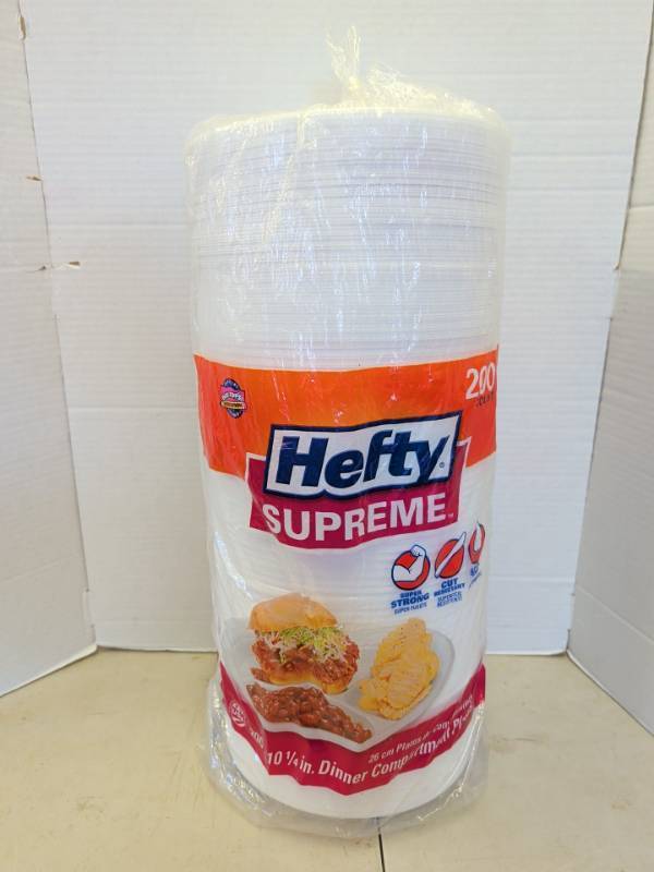 lot 3312 image: Hefty disposable plates