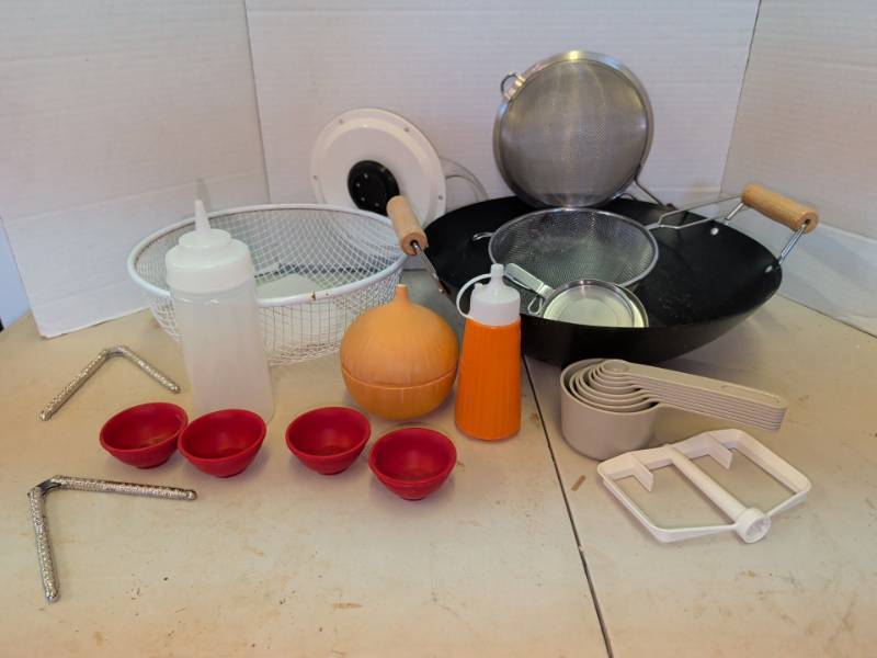 lot 3319 image: Kitchen Gadget Lot Wok, Strainers, Measuring Cups and Spoons, Squeeze Bottles