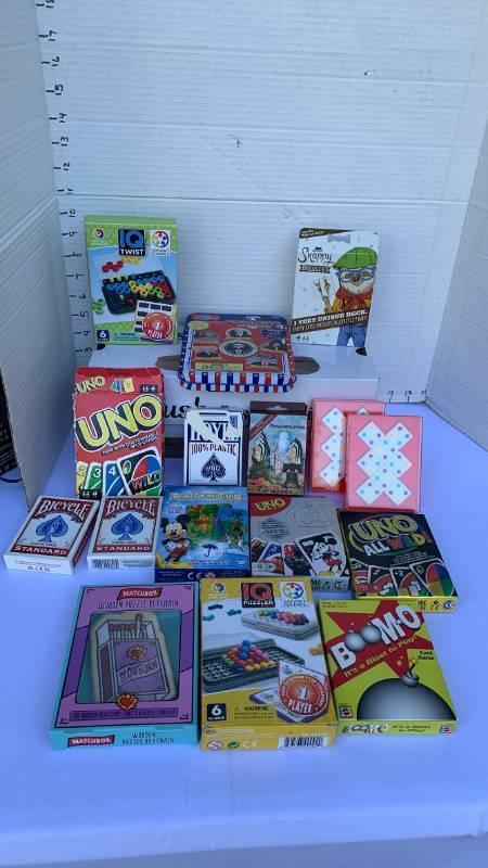 lot 3401 image: Card games and puzzles
