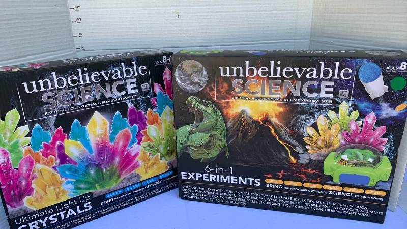 lot 3412 image: Unbelievable Science Ultimate Light Up Crystals and 6-in-1 Experiments Kit Lot