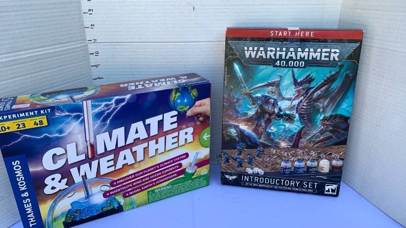 lot 3413 image: Thames & Kosmos Climate & Weather Kit  Warhammer 40,000 Introductory Set