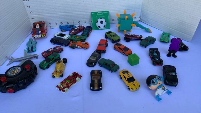 lot 3414 image: Hot wheels cars, and more