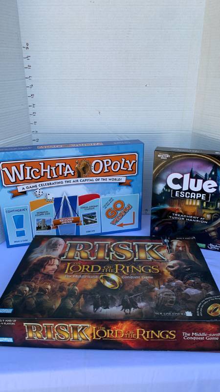 lot 3415 image: Lot of 3 Board Games Risk Lord of the Rings, Clue Escape, Wichitaopoly