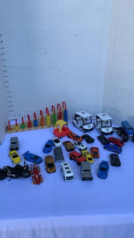 lot 3421 image: Matchbox , Hot wheels and math toy and more