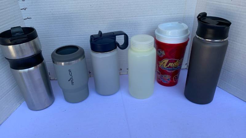 lot 3426 image: Travel cups