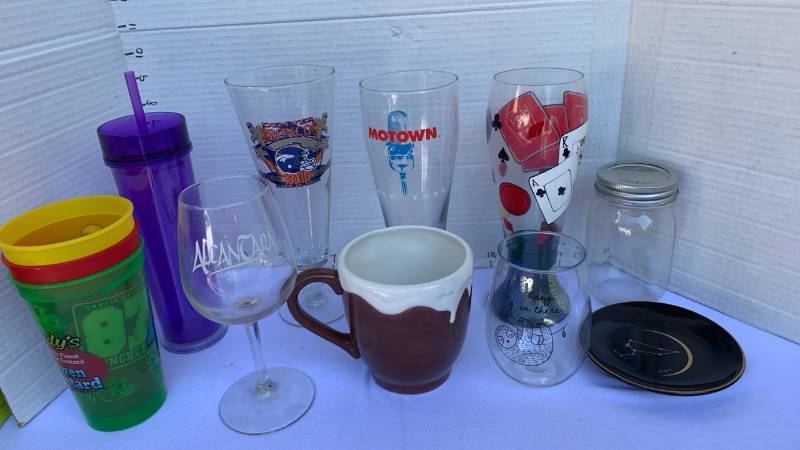 lot 3431 image: Glasses and cup