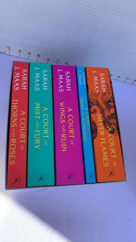 lot 3440 image: A Court of Series Boxed Set 5 Books by Sarah J. Maas