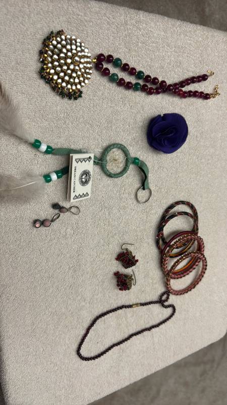 lot 1539 image: Ladies jewelry and dream catcher