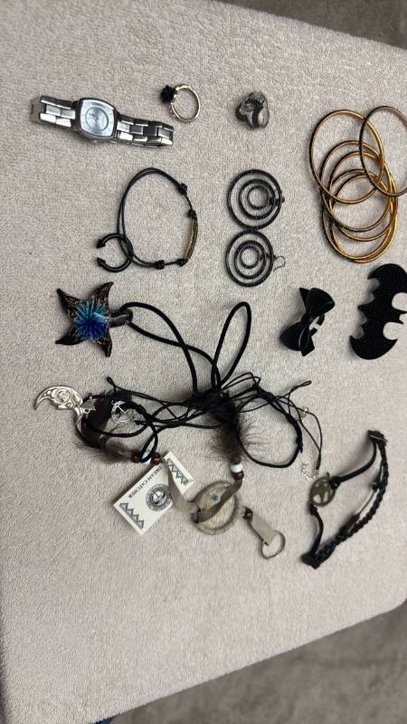 lot 1547 image: Ladies jewelry and Kenneth Cole watch