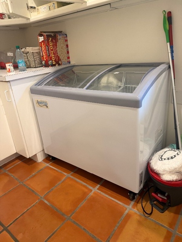 lot 17 image: Avantco Refrigeration Chest Freezer with Sliding Glass Front. Works