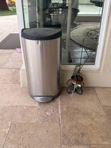 lot 1366 image: Stainless step trash can