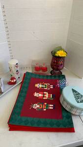 lot 3462 image: Christmas decor