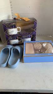 lot 3473 image: Ladies slides, Ghiradelli hot chocolate mugs and bedtime accessories set