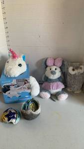 lot 3474 image: Stuff toys and hairbands