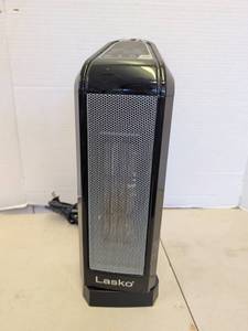 lot 3510 image: Lasko Tower Heater Black 15in