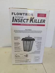 lot 3511 image: Flowtron Outdoor Insect Killer 80 Watt FK-80D. Appears brand new