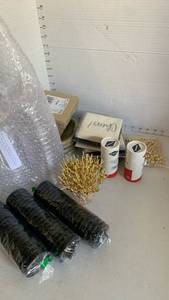lot 3602 image: Party supplies