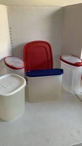 lot 3609 image: Various storage containers, including Tupperware and Rubbermaid