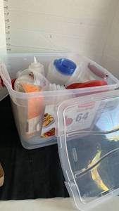 lot 3620 image: Various storage container containers
