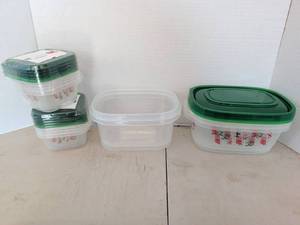 lot 3709 image: Food Storage Containers with Green Lids