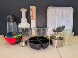 lot 3712 image: Kitchen Tool Lot with Pyrex Glass Measuring Cup, Measuring Cups and Spoons, Chopper