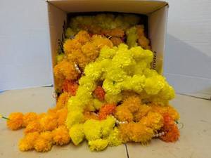 lot 3716 image: Artificial Flower Garlands Assorted Yellow and Orange Lot