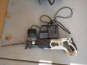 lot 4007 image: Master Force Saw with Battery and Charger