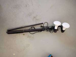 lot 4012 image: Lights for taking pictures, on a Tripod