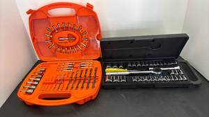 lot 4114 image: BLACKDECKER Drill, Screwdriver Bit and Socket Set Lot