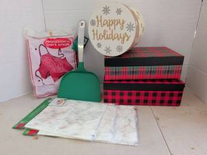 lot 4214 image: Professional Chefs Apron, Christmas Party Cookie Plate Bags, Green Scoop and holiday boxes
