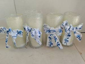 lot 4215 image: Set of 4 Glitter Mesh Wrapped Pillar Candle Holders with Bow Ribbon