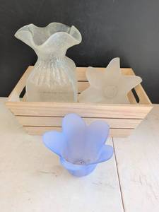 lot 4220 image: Frosted Ruffled Vase, Star Dish and Blue Flower Vase Lot of 3