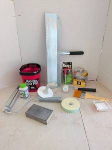 lot 4230 image: Paint Tool Lot Handy Paint Pail, 3M SandBlaster, Krazy Glue, Craftsmart Brush