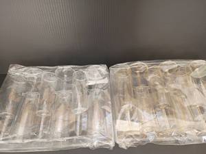 lot 4304 image: New  12pc Plastic Champagne Flutes.   6 Silver and 6 Gold