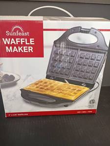 lot 4316 image: New in Box.  Sunfeast Waffle Maker