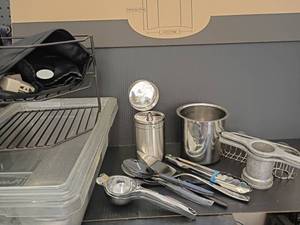 lot 4339 image: Miscellaneous Kitchen Gadgets with Rubbermaid Tote with Lid