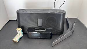 lot 4408 image: Sony FMAM Clock Radio Dock ICF-C1iP