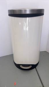 lot 4419 image: Step Trash Can with Silver-Toned Lid and Foot Pedal