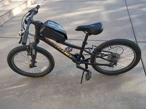 lot 4509 image: Specialized Hotrock Bicycle