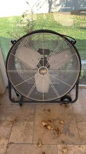 lot 5002 image: Xtreme Garage 24 in Drum Fan 120V 210W 24CB
