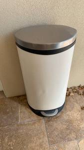 lot 5014 image: White Pedal Trash Can with Silver Lid