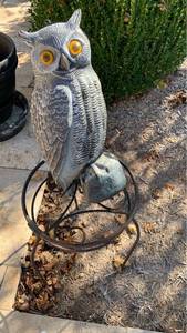 lot 5018 image: Owl Figure with Yellow Eyes on Round Metal Wire Stand